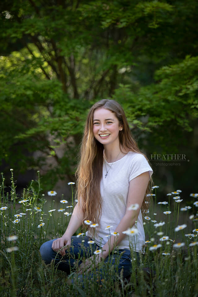 Senior Photo Portrait in white daisies